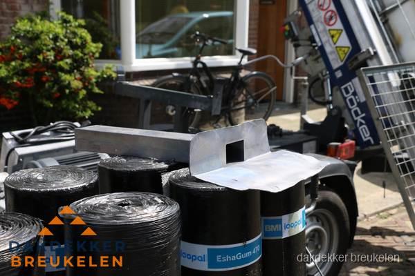 Dakbedekkingsmateriaal en dakgoot onderdelen in Breukelen