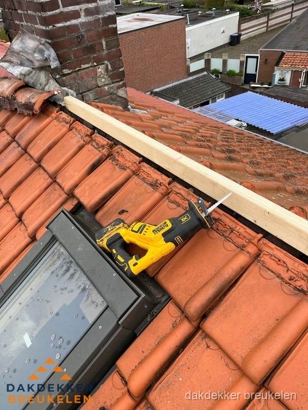Kosten dak vervangen: werkzaamheden aan pannendak in Breukelen