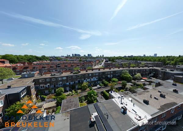 Luchtfoto van daken en dakgoten in Breukelen