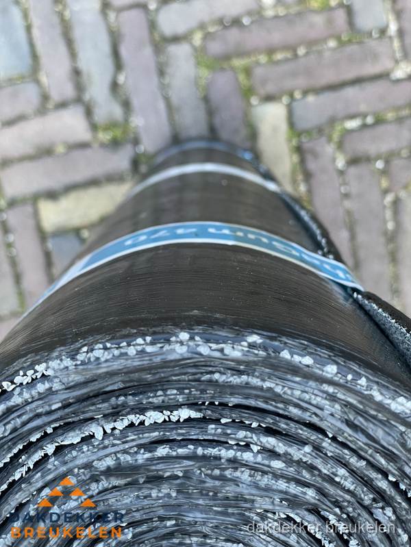 Rol bitumen dakleer met leislag voor plat dak in Breukelen