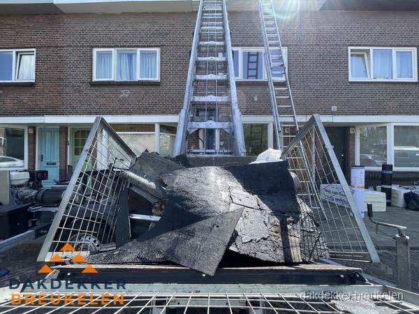 Kosten dakreparatie: dakschade aan flatgebouw in Breukelen