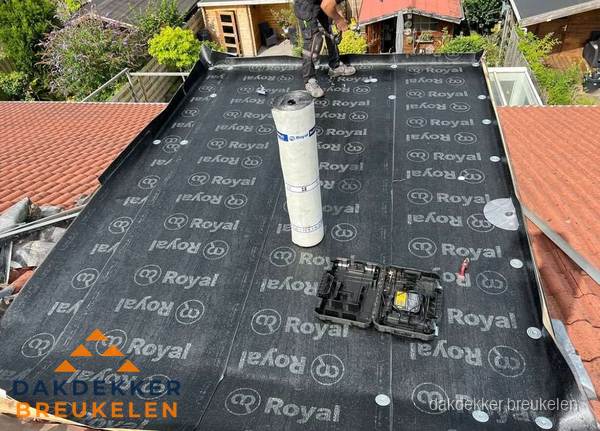 Dakrenovatie met Royal onderdak op plat dak in Breukelen Dakrenovatie met Royal onderdak op plat dak in Breukelen