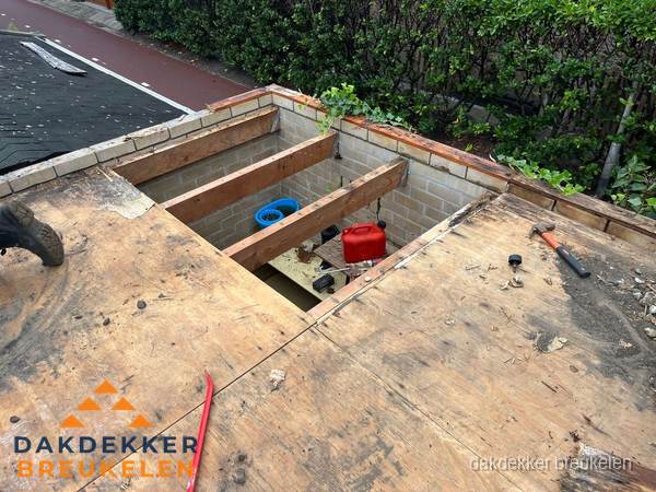 Plat dak vervangen met open constructie in Breukelen