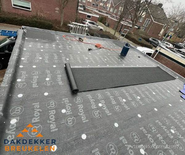 Dakrenovatie plat dak met bitumen dakbedekking in Breukelen Dakrenovatie plat dak met bitumen dakbedekking in Breukelen