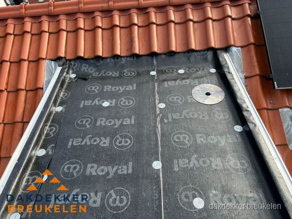 Nieuw dak met dakpannen en Royal onderlaag bij woning in Breukelen